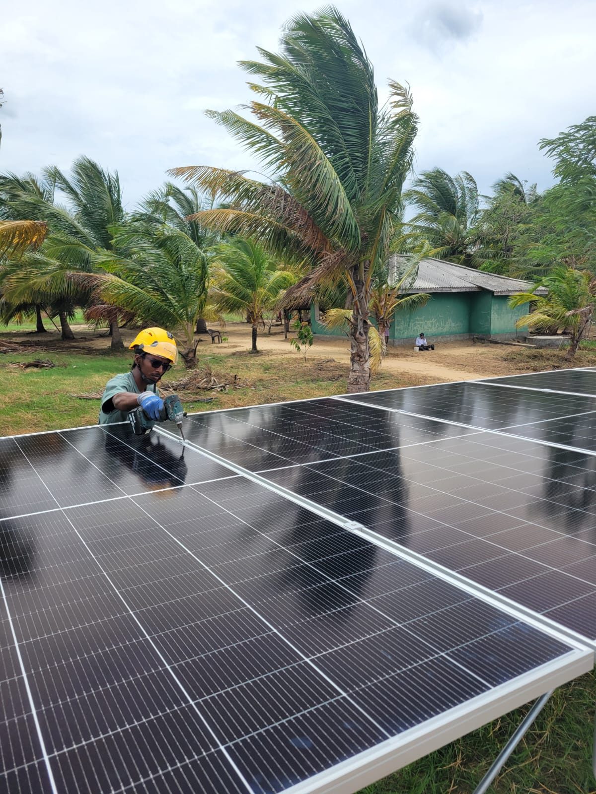 10kW ground-mounted hybrid solar array installed in Arugam Bay, Batticaloa
