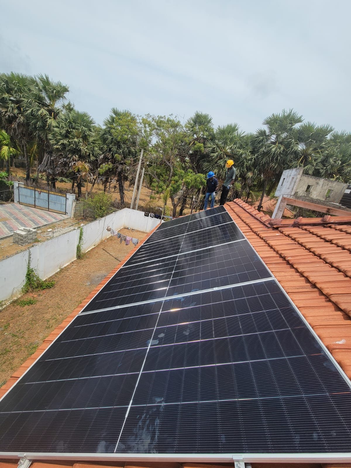 6kW off-grid rooftop solar array with inverter in Eluthoor, Mannar
